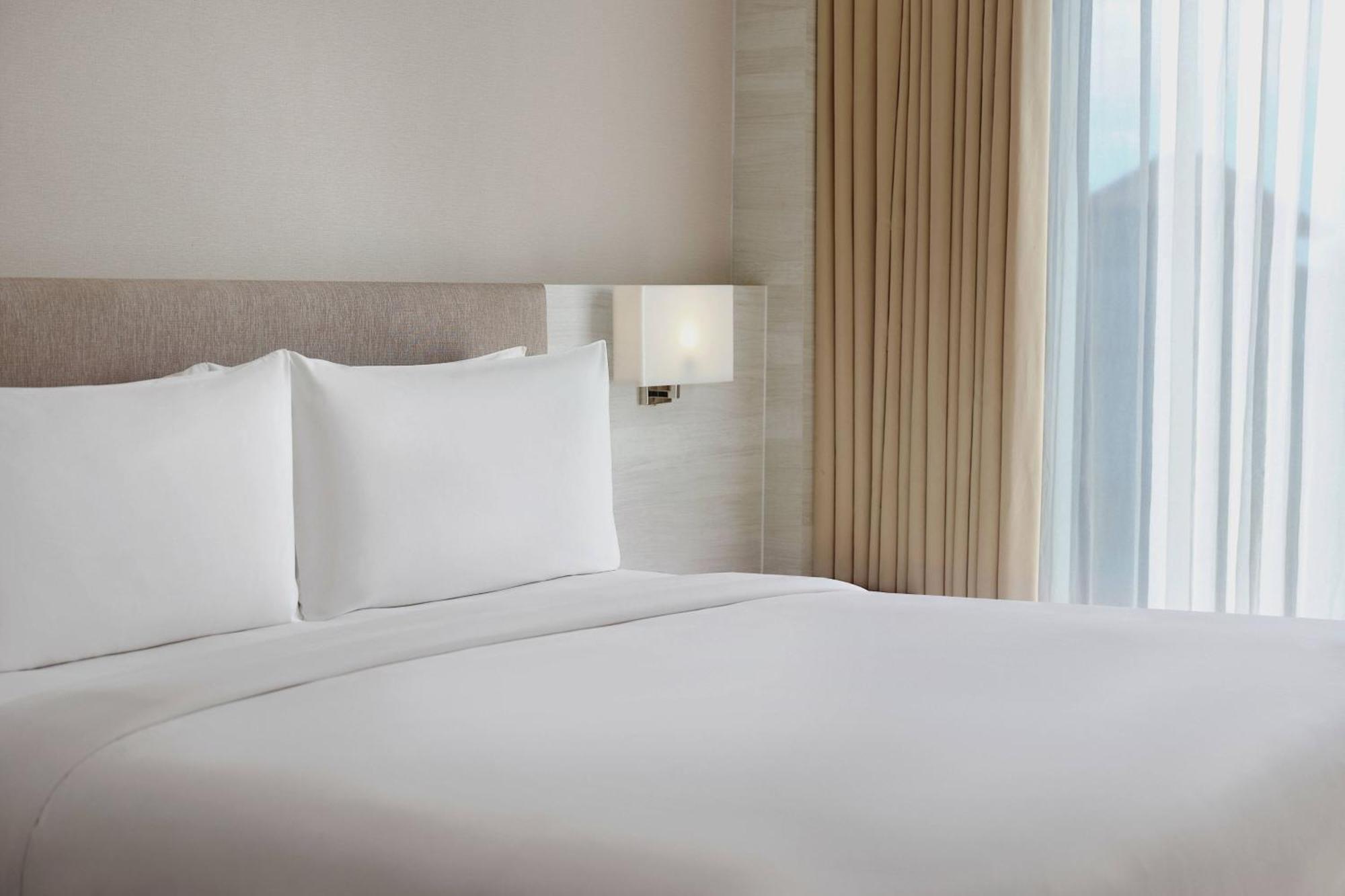 Hotel The Stones - Legian Bali, Autograph Collection 5*